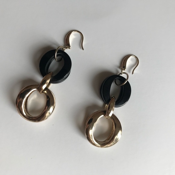 🌟 designer earrings for dressing up any outfit. - Picture 3 of 3